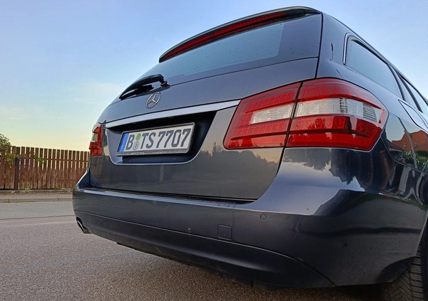 Mercedes-Benz Klasa E cena 40900 przebieg: 242000, rok produkcji 2011 z Nidzica małe 704